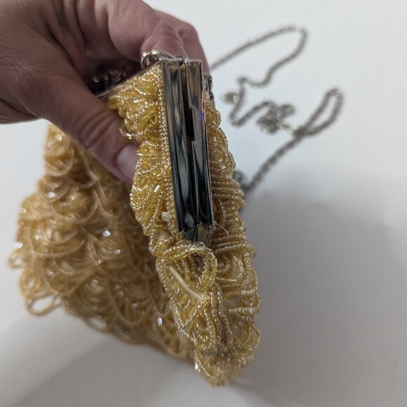 Excellent condition vintage 1960s gold scalloped beaded purse - Picture 9 of 16